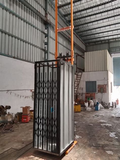 Vardhan Hydraulic Industrial Goods Lift Max Capacity 5 6 Ton