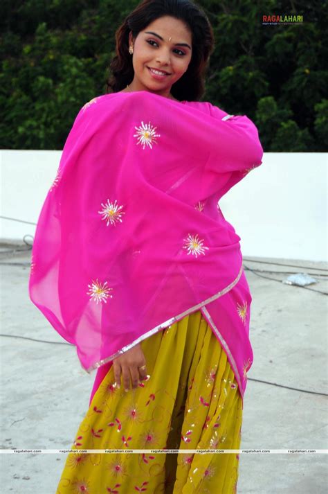 Rekha Sri Hot Navel Show Kannada Hot Actress