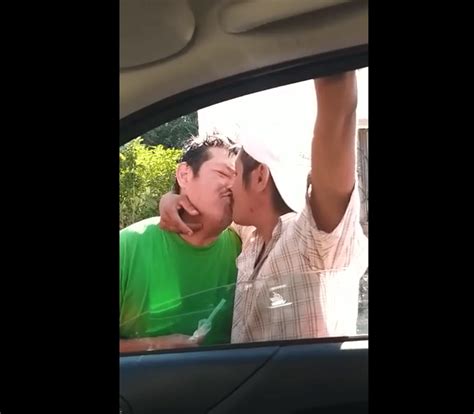 Video Viral Cuando Estás Borracho Y Le Das Un Beso A Tu “compa” Por Una Botella La Verdad