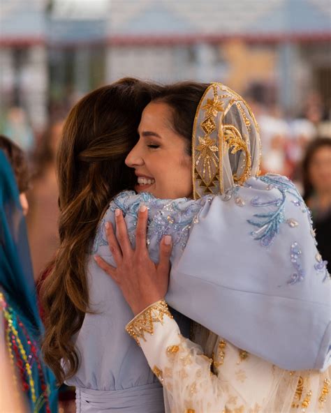 Photo Les deux femmes ont montré leur grande proximité Dîner de pré