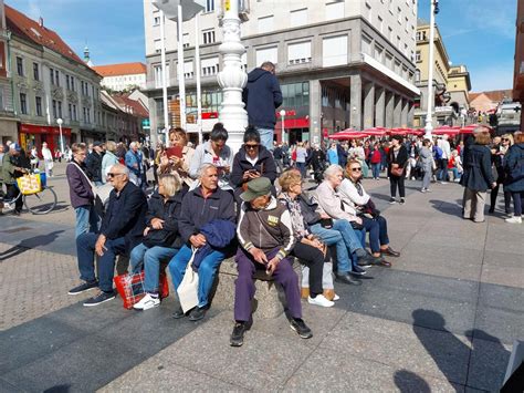 Jutarnji list Umirovljenici se okupili na Trgu ništa od gosta