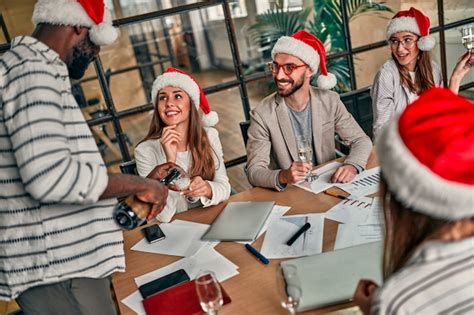 feliz navidad y próspero año nuevo los jóvenes creativos