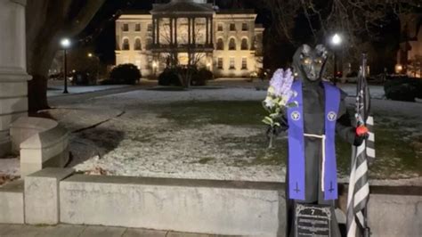 Le Temple Satanique D Voile Une Statue D Moniaque Pr S De La Sc Ne De