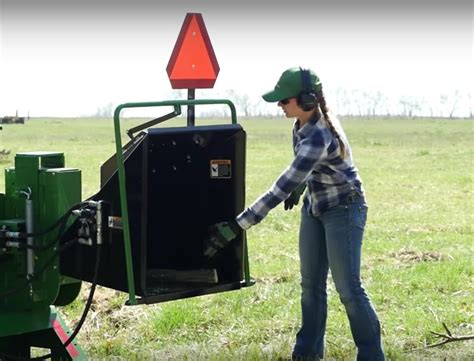 How to use a wood chipper