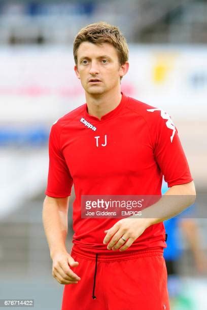 18 Fulham Physio Tom Jackson Stock Photos High Res Pictures And