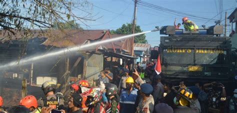 Kerahkan Tim Respon Bencana Dansat Brimob Kaltim Pimpin Pemadaman Di