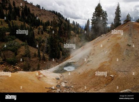 Obras de azufre en el Parque Nacional Volcánico Lassen Respiraderos