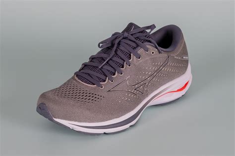 Cut in half: Mizuno Wave Rider 25 Review | RunRepeat