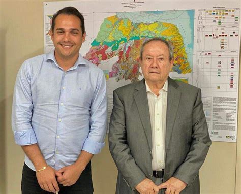 Encontro entre deputado Kleber Rodrigues e secretário de