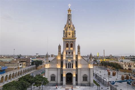 Santuario del Señor de Luren Templo Del Cristo Moreno Ica Perú