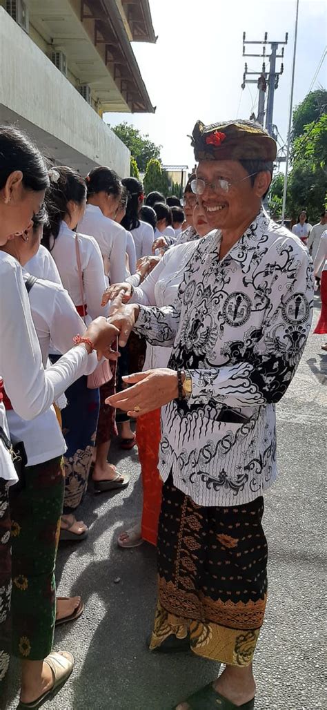 Upacara Bendera Memperingati Hut Pgri Ke Dan Hari Guru Nasional