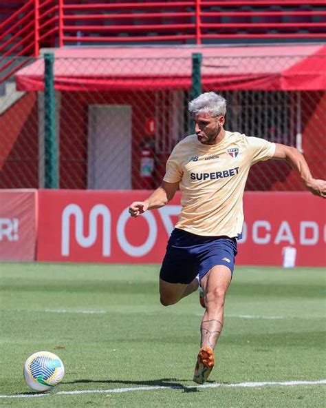 Escalação do São Paulo Milton Cruz comanda último treino antes de jogo