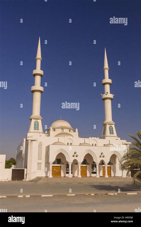 FUJAIRAH, UNITED ARAB EMIRATES - Mosque Stock Photo - Alamy