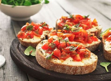 Tomaten Crostini Mit Knoblauchcreme K Stlich Italienisch