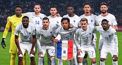 Quipe De France Pierre M N S Tacle Deschamps Et Quatre Bleus