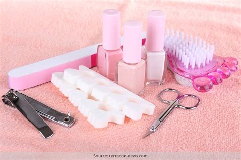 Pedicure Tools For Picture Perfect Nails - Just 7 Tools Required