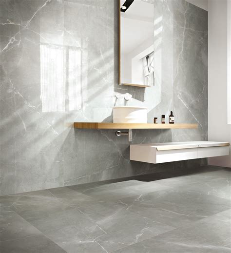 Du Carrelage Effet Marbre Gris Pour Une Salle De Bains Chic Leroy Merlin