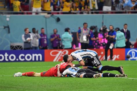 Dibu Martínez Y La Mano De Dios La Atajada Del Que Salvó A Argentina En 7 En Fotos Mdz Online