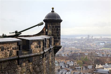 The One Oclock Gun Edinburgh Parliament House Hotel