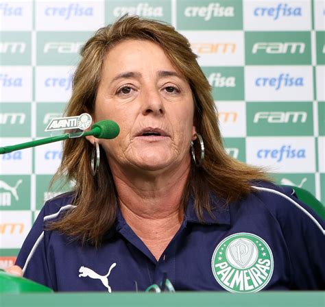 Treinadora do Palmeiras Ana Lúcia comemora projeto do time feminino