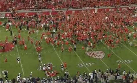 Utah Fans Almost Give Game To Byu After Rushing The Field Video