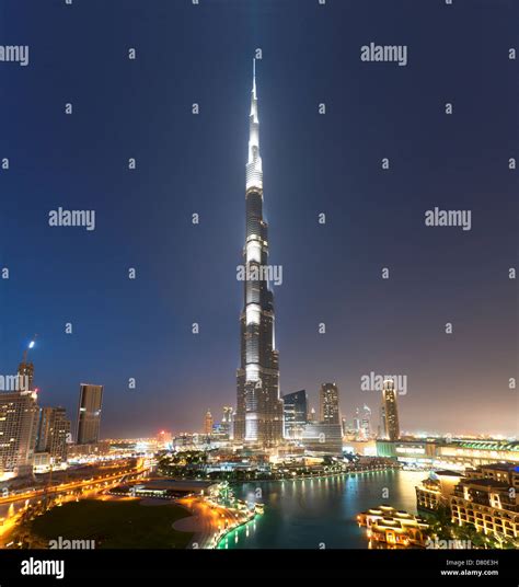 Night View Of Burj Khalifa Tower Worlds Tallest Building In Dubai