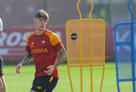 Trigoria La Rifinitura Prima Della Partenza Per Helsinki Foto