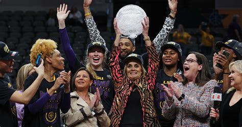 Report: Kim Mulkey, LSU Agree to WCBB Record 10-Year, $32M Contract ...