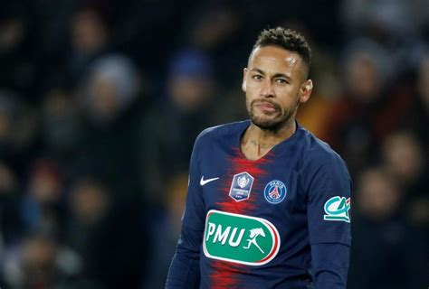 Neymar é suspenso por três jogos por insultos a árbitros de PSG x