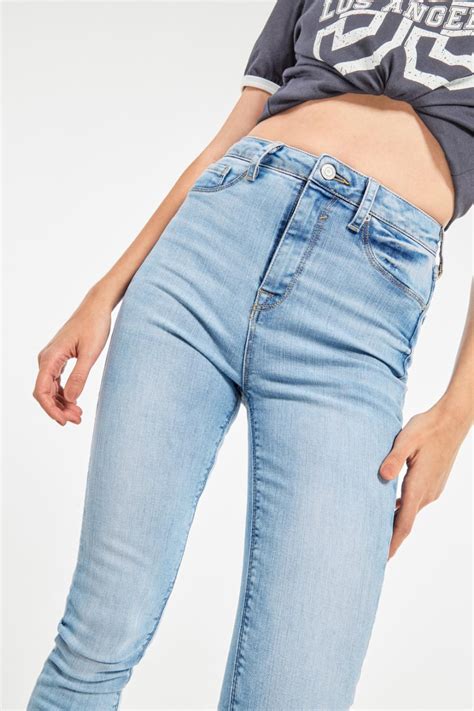 Jean Jegging Azul Claro Ajustado Con Efectos Deste Idos Y Tiro S Per Alto