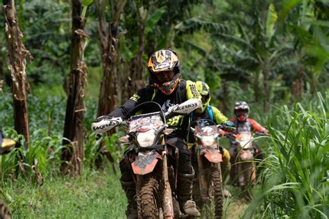 Honda Community Komunitas CRF Malang HCBR Lintasi Gunung Kawi