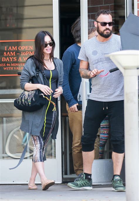 Photo Megan Fox Enceinte Est All E D Jeuner Avec Son Mari Brian