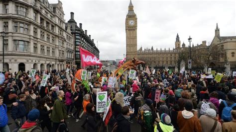 Cop Thousands Join London Climate Change March Bbc News