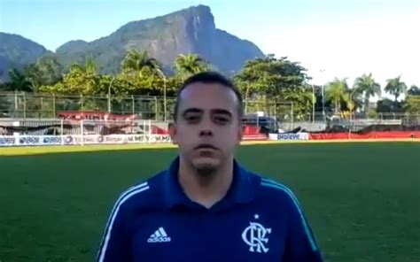 Técnico do sub 17 do Fla Ramon Lima comemora classificação na Copa do