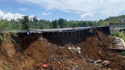 Besi Penyangga Dipasang Perbaikan Longsor Tol Bocimi Sukabumi Bisa