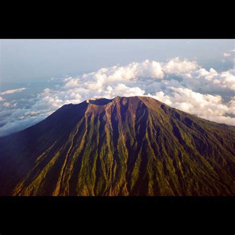 mount agung indonesia bali   world walks hikes treks climbs