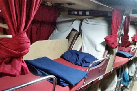 Overnight sleeper bus in India 🚌 NO it's not that bad 🚌 PHOTOS 🚌 Backpacking India travel ...