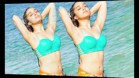 Shraddha Kapoor HOT Bikini Scene CAUGHT LYING Baaghi Video