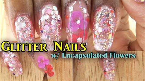 Acrylic Nails Short Glitter Nails With Encapsulated Flowers