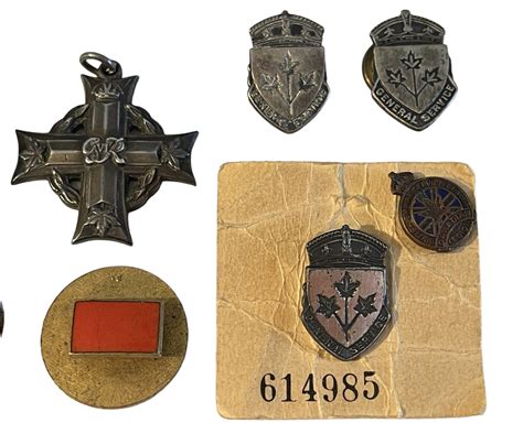 Ww2 Memorial Cross Medal Saskatoon Light Infantry And Other Badges