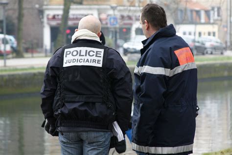 Devenir Policier M Tier Tudes Salaire Educatel