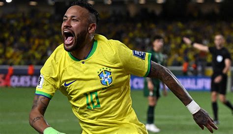 Brasilien Neymar L St Pele Als Rekord Torsch Tze Ab