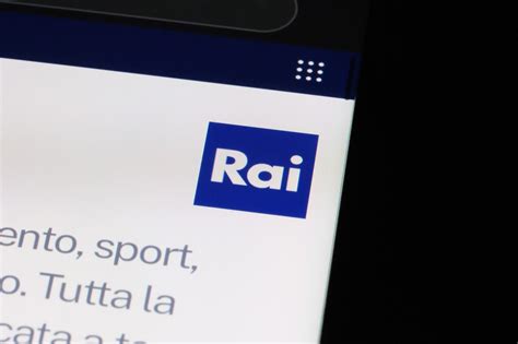 Canone Rai novità 2024 importo scende a 70 euro La scuola è esentata