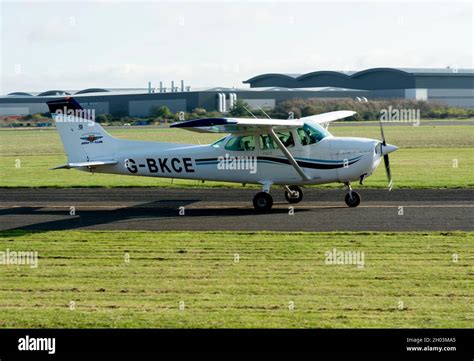 Cessna Cessna F Skyhawk Fotos Und Bildmaterial In Hoher Aufl Sung