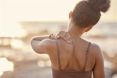 Dolore Alla Schiena O Al Collo Della Donna In Natura Fitness