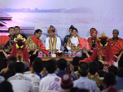 Presiden Bagikan Sertifikat Tanah Antara Foto