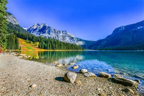 Lac émeraude parc national yoho canada Photo Premium