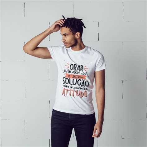 Camiseta unissex frase religiosa orar não deve ser a última solução mas