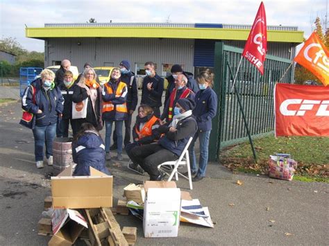 La Poste En Sarthe Les Facteurs De Bonn Table Manifestent Contre La