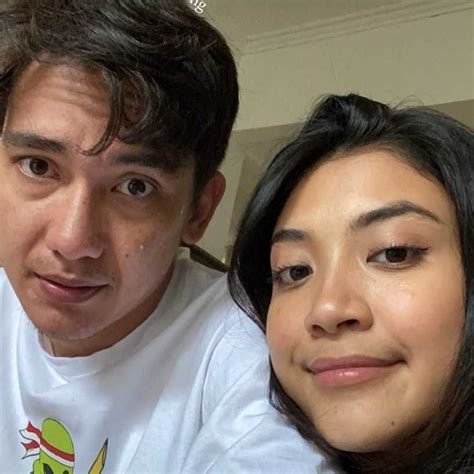 Adu Mesra Adipati Dolken Vs Arie Kriting Bersama Istri